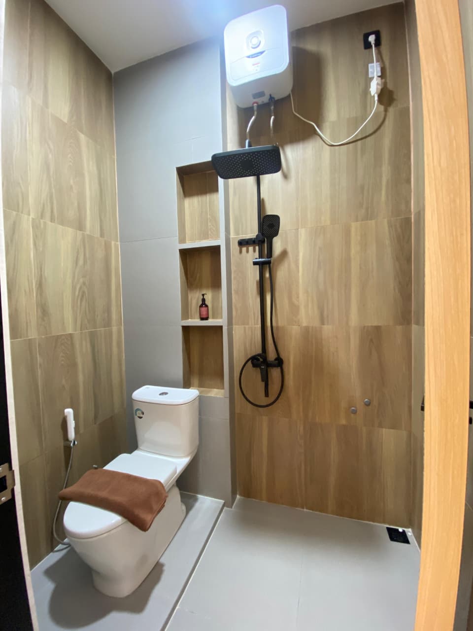 Kamar Mandi Air Panas
